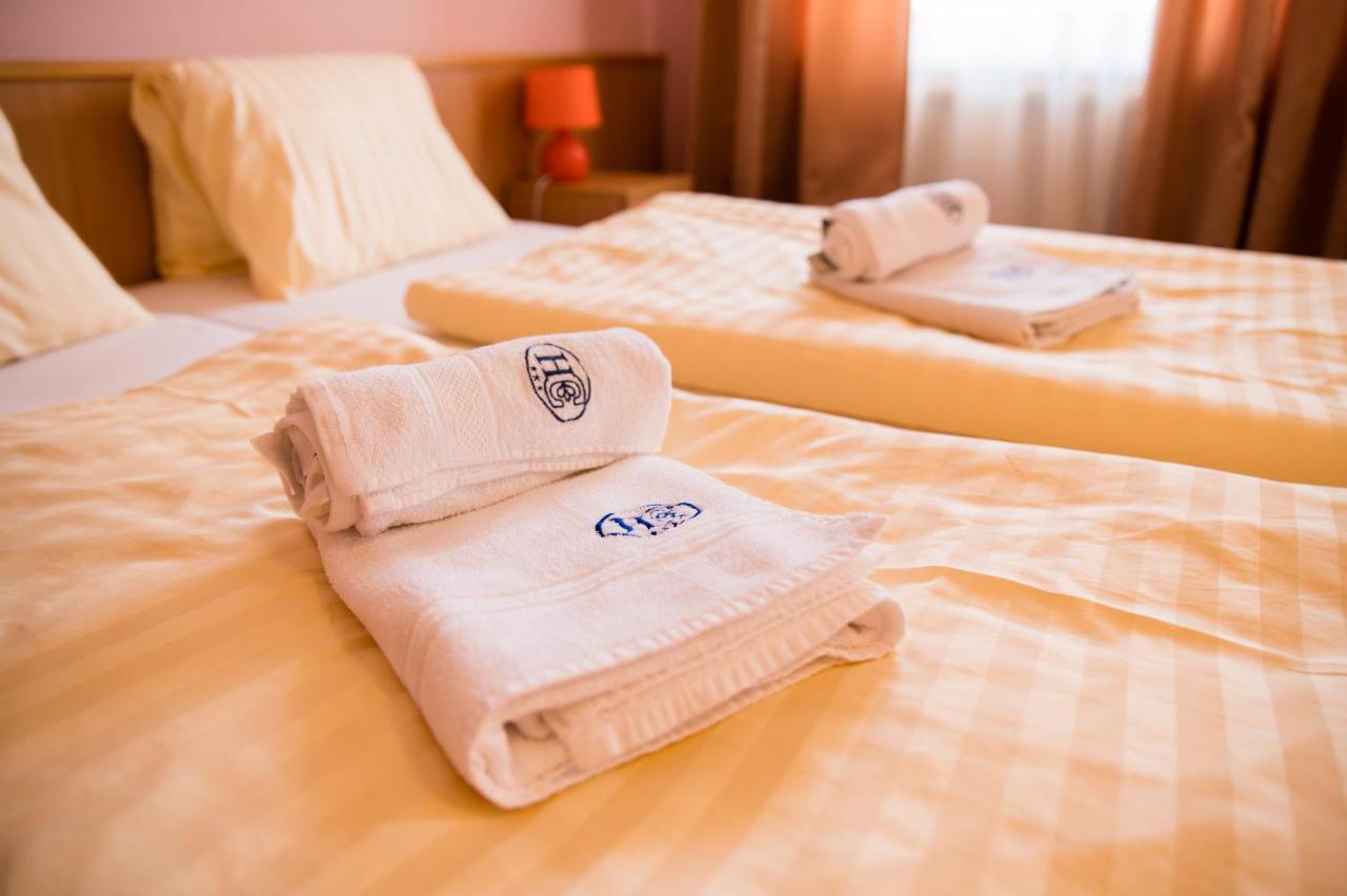 Hotel Clavis Lučenec エクステリア 写真
