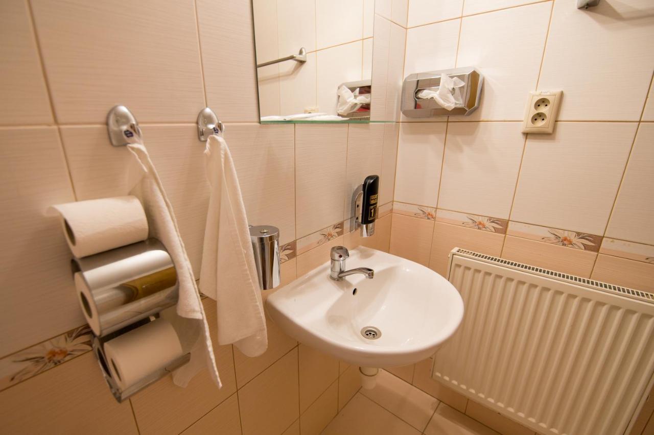 Hotel Clavis Lučenec エクステリア 写真