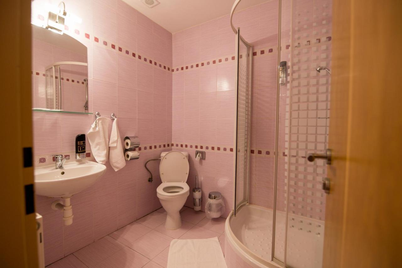 Hotel Clavis Lučenec エクステリア 写真