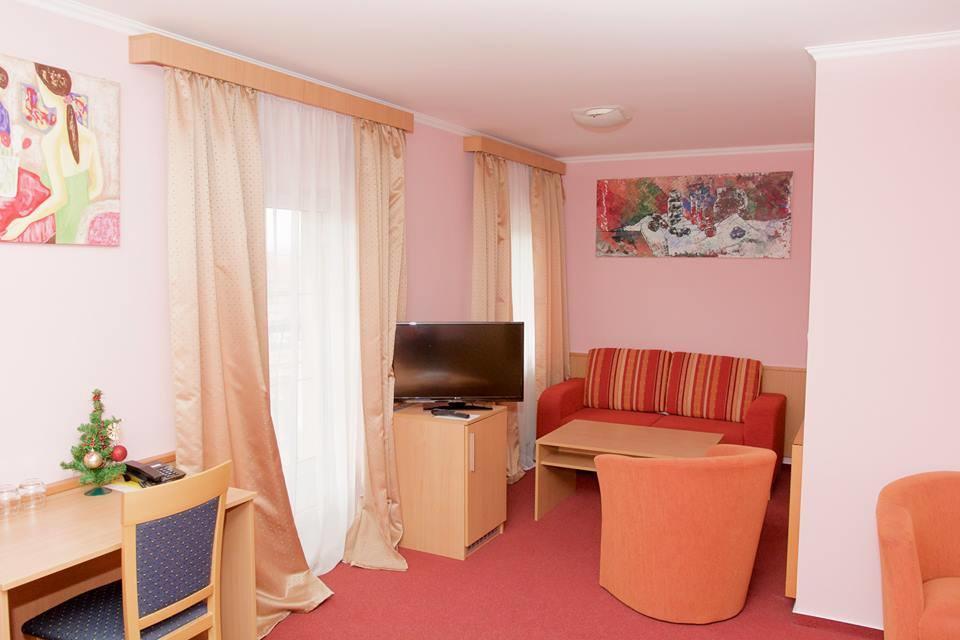 Hotel Clavis Lučenec エクステリア 写真
