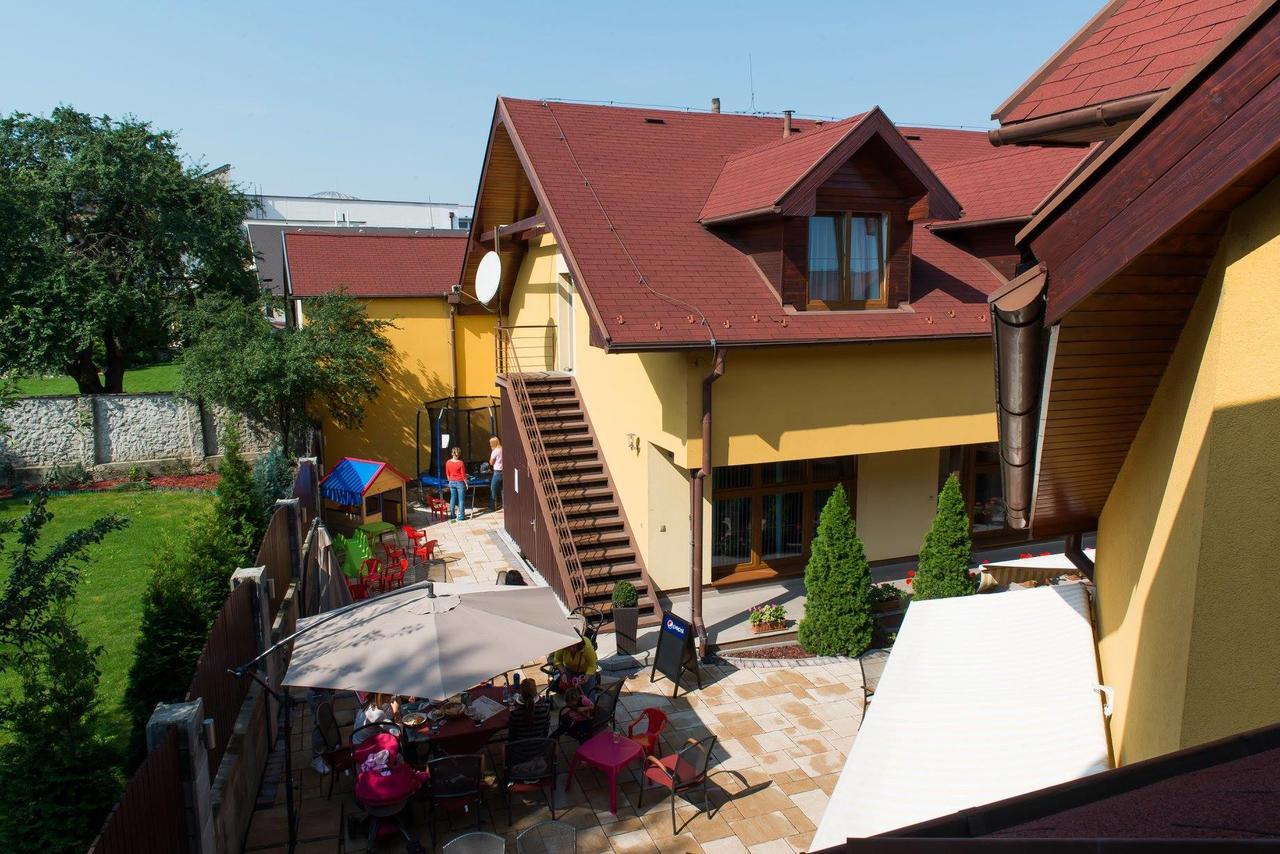 Hotel Clavis Lučenec エクステリア 写真