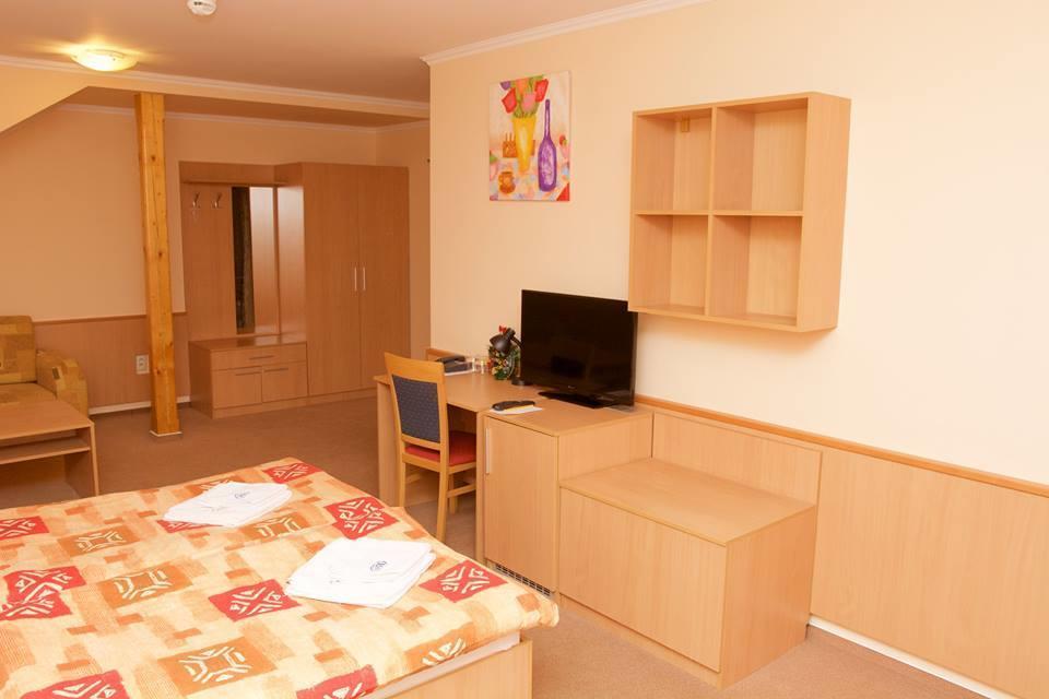 Hotel Clavis Lučenec エクステリア 写真