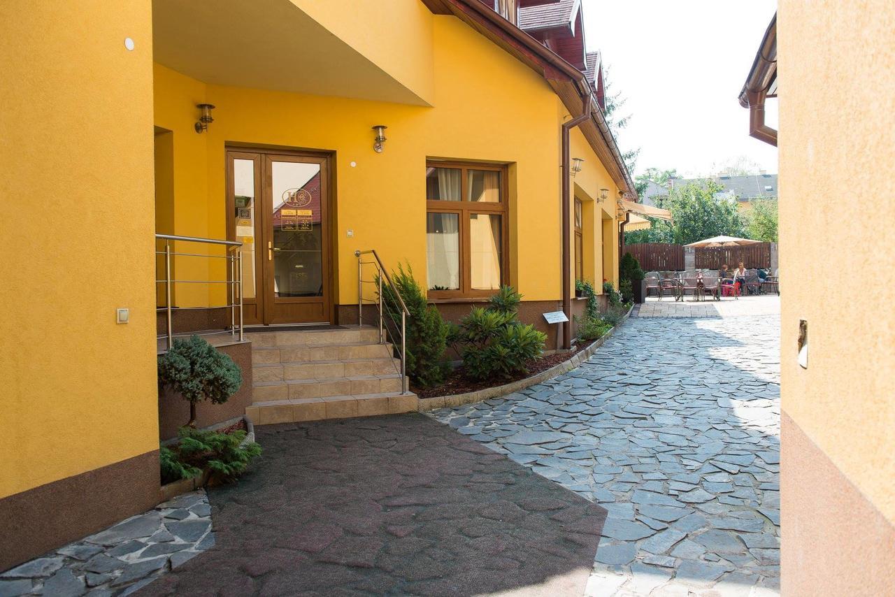 Hotel Clavis Lučenec エクステリア 写真