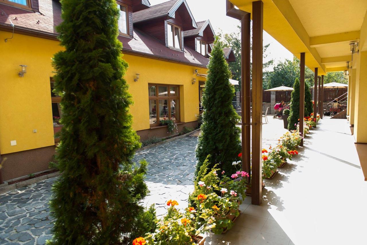 Hotel Clavis Lučenec エクステリア 写真